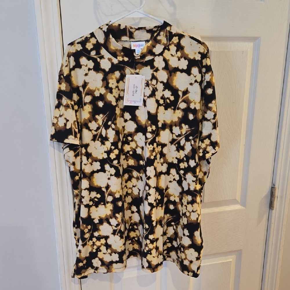 Floral Patterned Shirt in Black and Cream